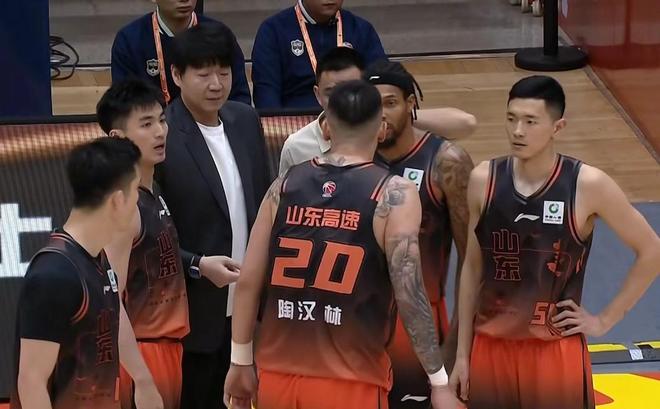诺伊尔:如果我看不到再次夺冠的可能性,我就不会坐在这里了