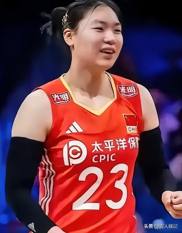 方媛现身安徽老家,又矮又壮,素颜不如路人,一人吃8个菜引争议