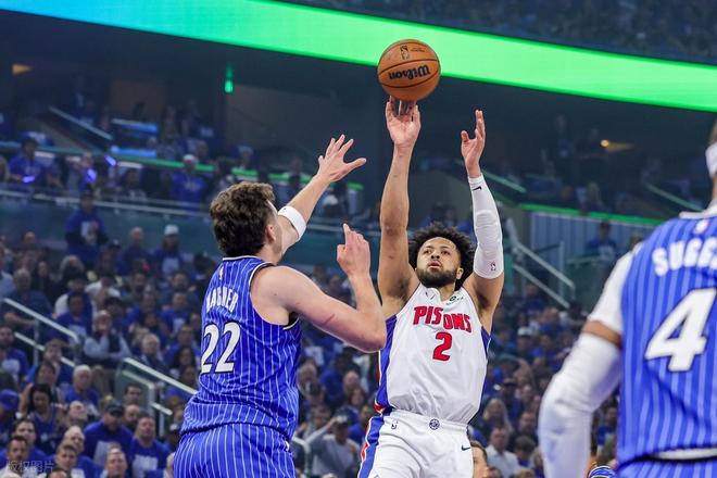挤走董卿、靠爹上位、隐婚生子?央视穷鬼龙洋 私生活传言太离谱