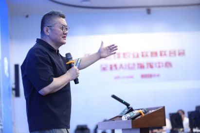 山东男篮连签2将,陶汉林有替补了,8+2锋线补短板 新赛季将成黑马