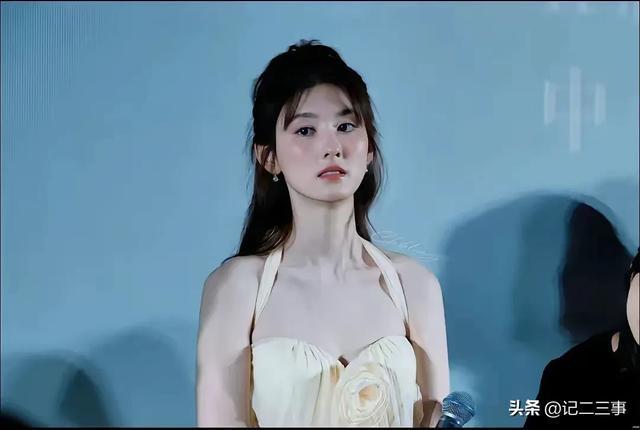 那个坐拥890万粉丝、体重一度逼近500斤的内蒙古网红“羊亡爷”恩克,步履虚浮难进食,暴食流量终要拿健康买单