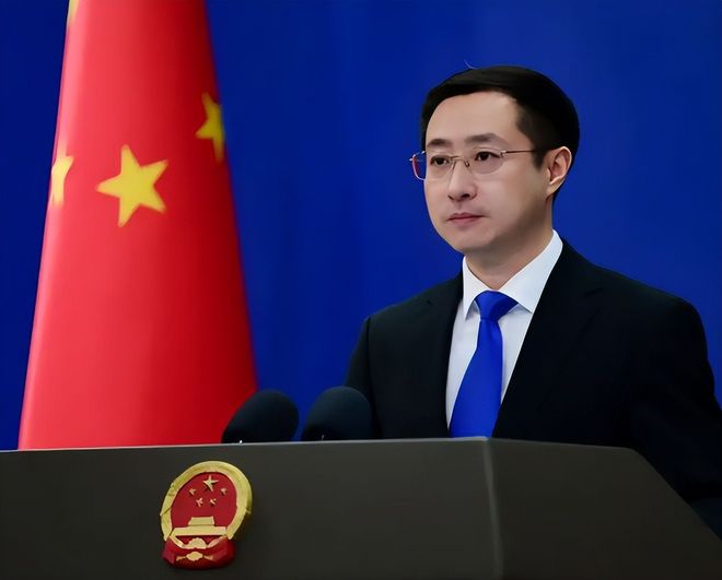 举杯美加墨·人物丨美加墨世界杯上第一位登场的中国人,出现了!