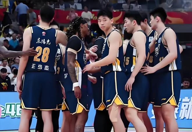 湖人官宣，放弃14人！詹姆斯在内，还有安东尼和霍华德？