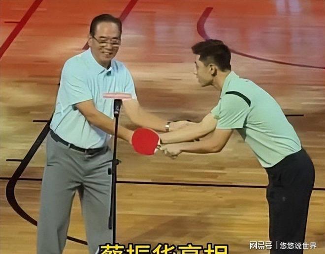 沃什发表鹰派讲话，金价大跌