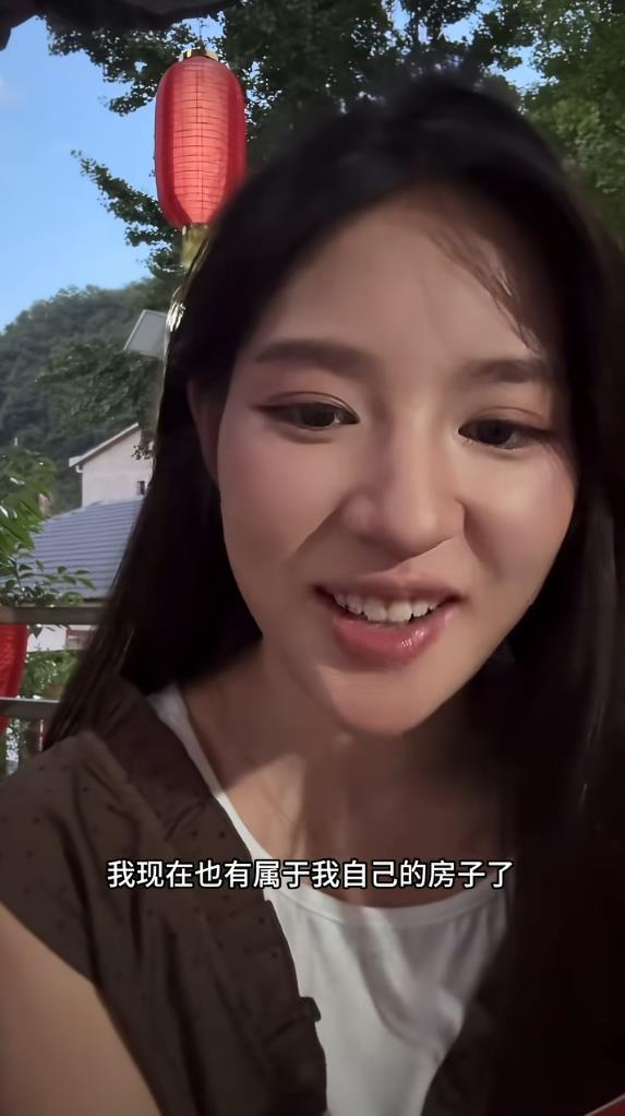 美国夫妻46万美元拍下一栋百年废弃豪宅，拿到钥匙后傻眼：整片房子都被“它们”占领了……