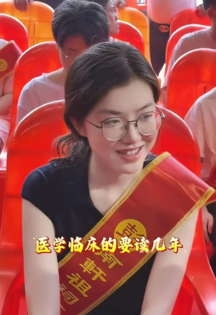 曼联两大交易方案已提出!名宿警告:别卖给英超对手,他能让你再成背景板