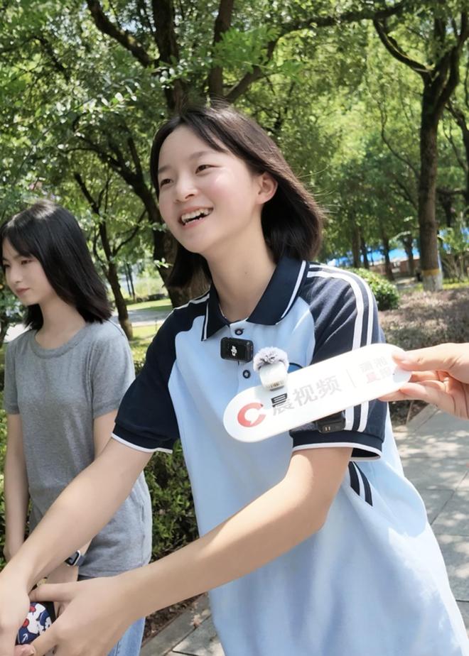 武磊在年维泗寿宴上讲话:要把年老、徐导的精神传承给下一代