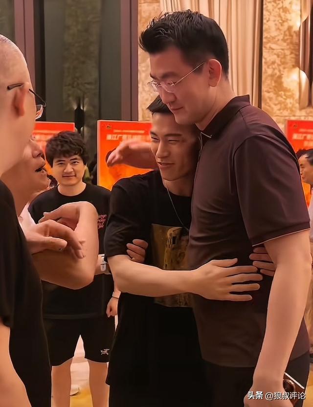 5年8150万出手！恭喜火箭队，3天签下5位球员！斯通引援实用为主