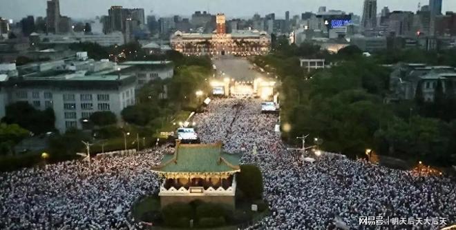 女子利用天气预报频繁购买飞机延误险,5年买中900多次,获赔近300万,被抓时:我符合保险理赔要求