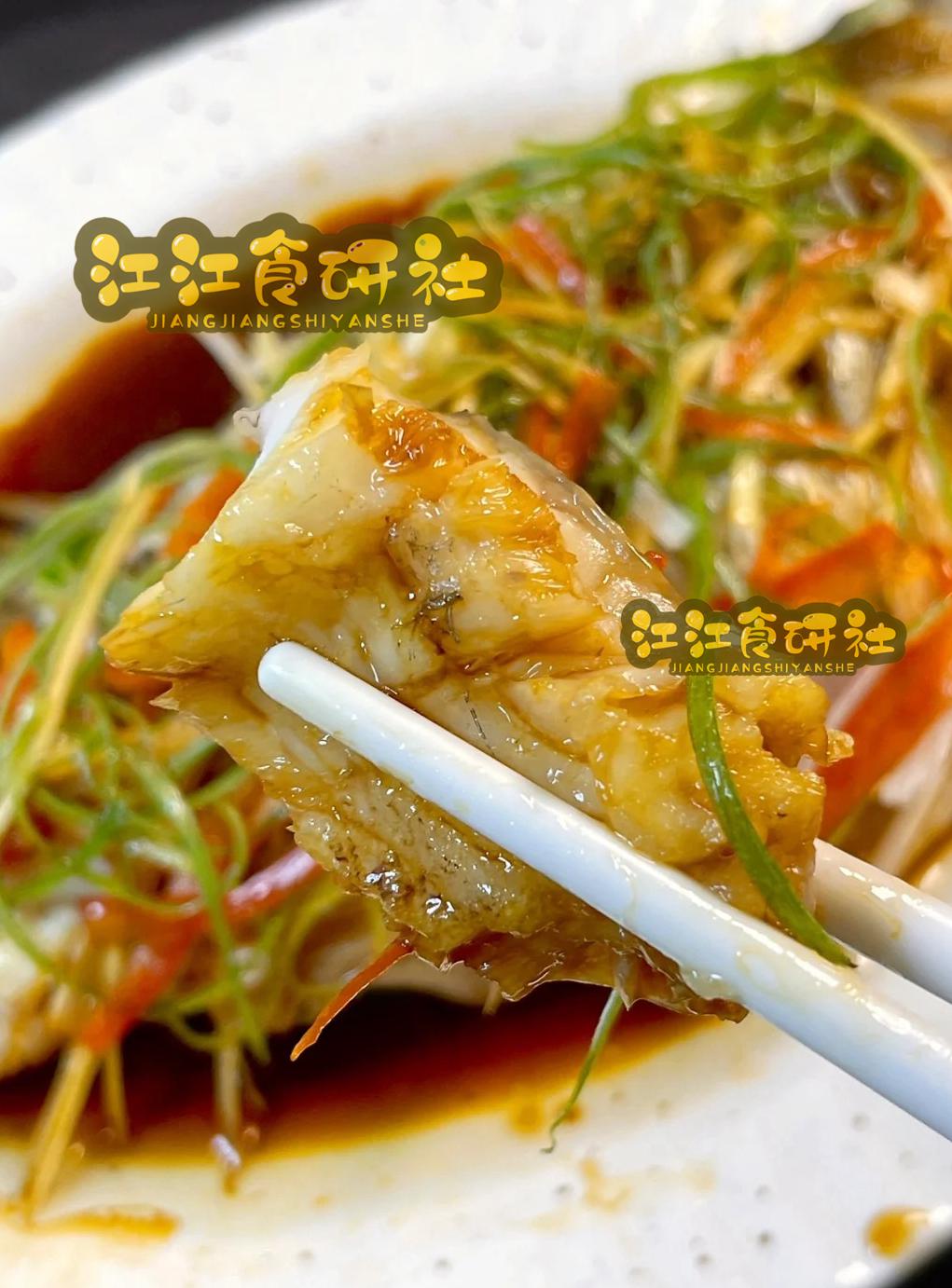 首款完整“韬定律”芯片落地,余承东现场称“史上最强”