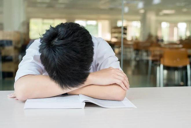 动真格了!国家正式出手,荒唐30年的楼市,终于被掀桌子了!
