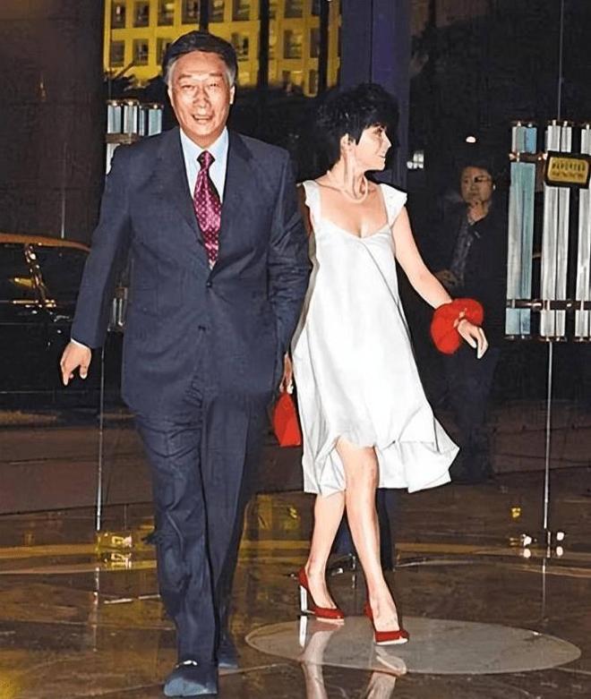 76人首轮秀与队友亮相里科·海恩斯训练赛