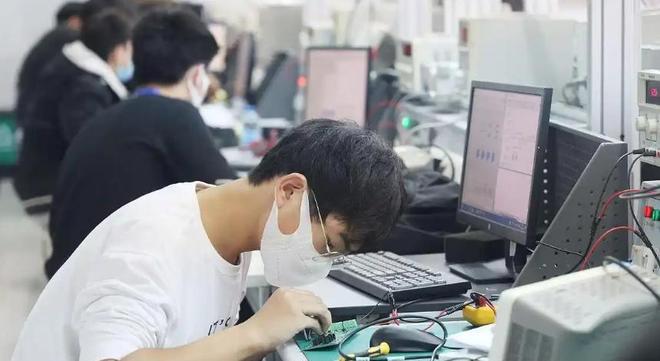 文班亚马5年2.52亿美元续约马刺评级:A+