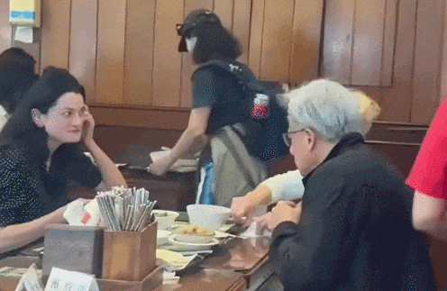 记者:詹姆斯一直以来都有意和字母哥并肩作战
